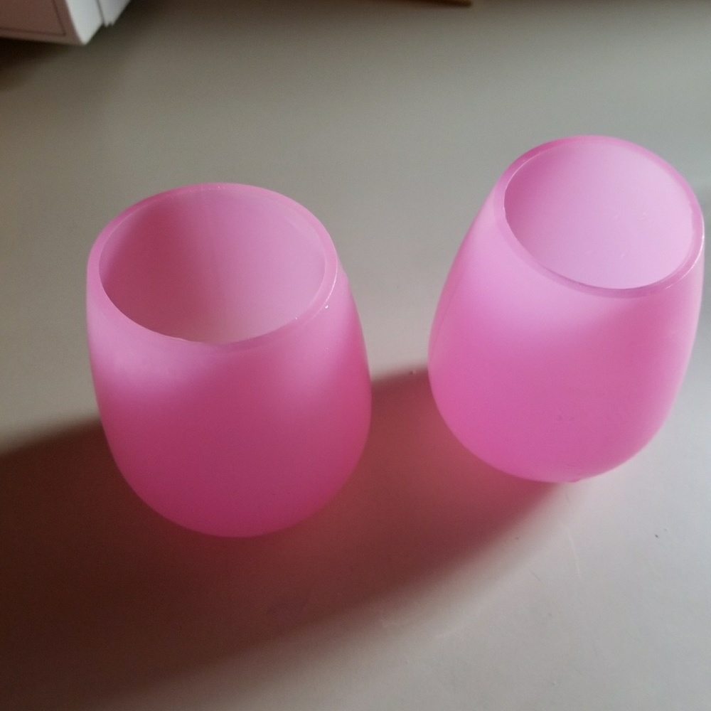 Pink silicone cups for party drinks beer wine tea